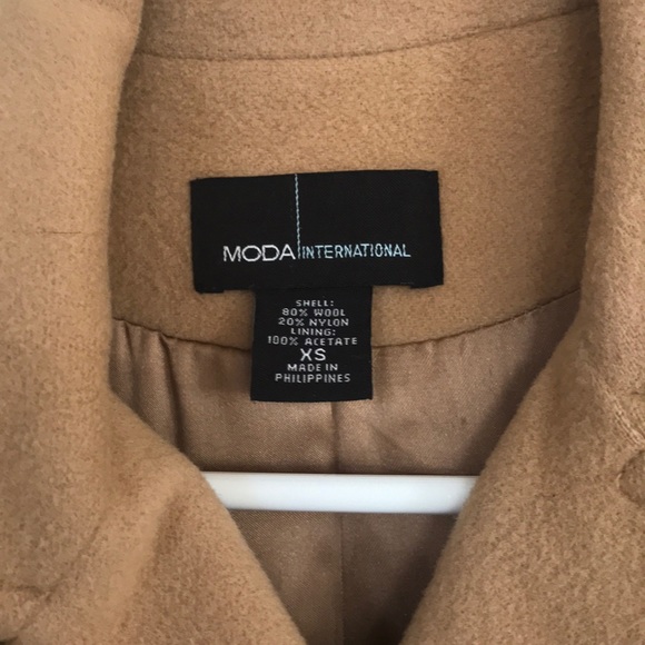 Women’s Coat - Picture 2 of 3